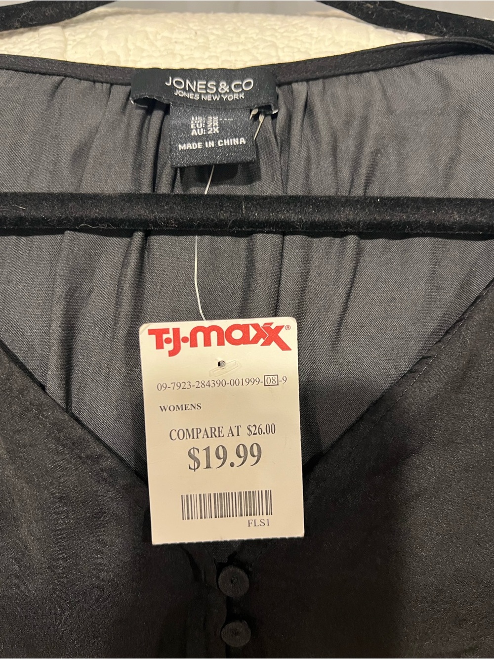 Jones & Co Black Short-Sleeve Button Front Blouse - Picture 2 of 4